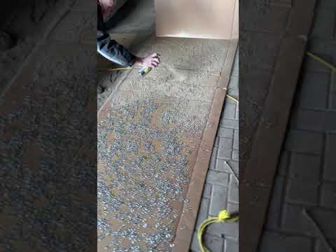 Video by Alysha Bauer Spray painting tabs for pop tab jacket/vest. Part 1