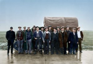 A photo from the 1930s of 15 working men standing outside